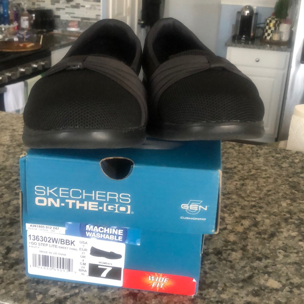 Sketchers go step lite size 7